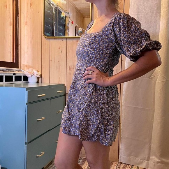 Valija daisy print puff sleeve romper in size x-small - Picture 3 of 8